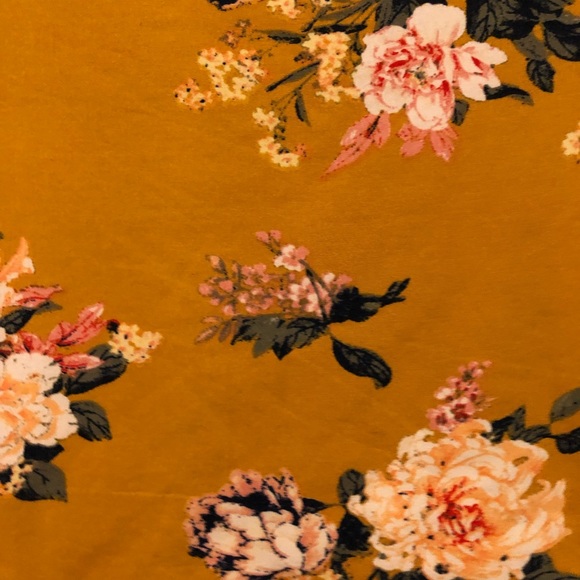 Mustard Floral Crop Top 🌼 - Picture 6 of 6